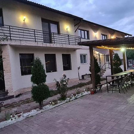 Vila Sia Hotel Ramnicu Valcea Exterior photo