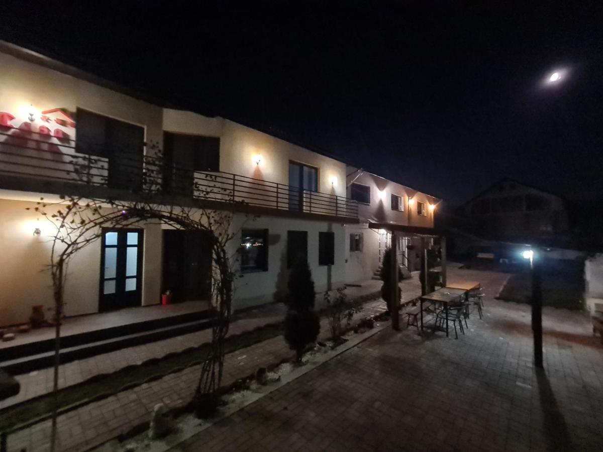 Vila Sia Hotel Ramnicu Valcea Exterior photo